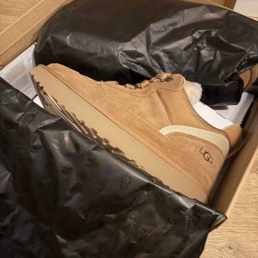 Uggs lowmel mens size 13 NIB